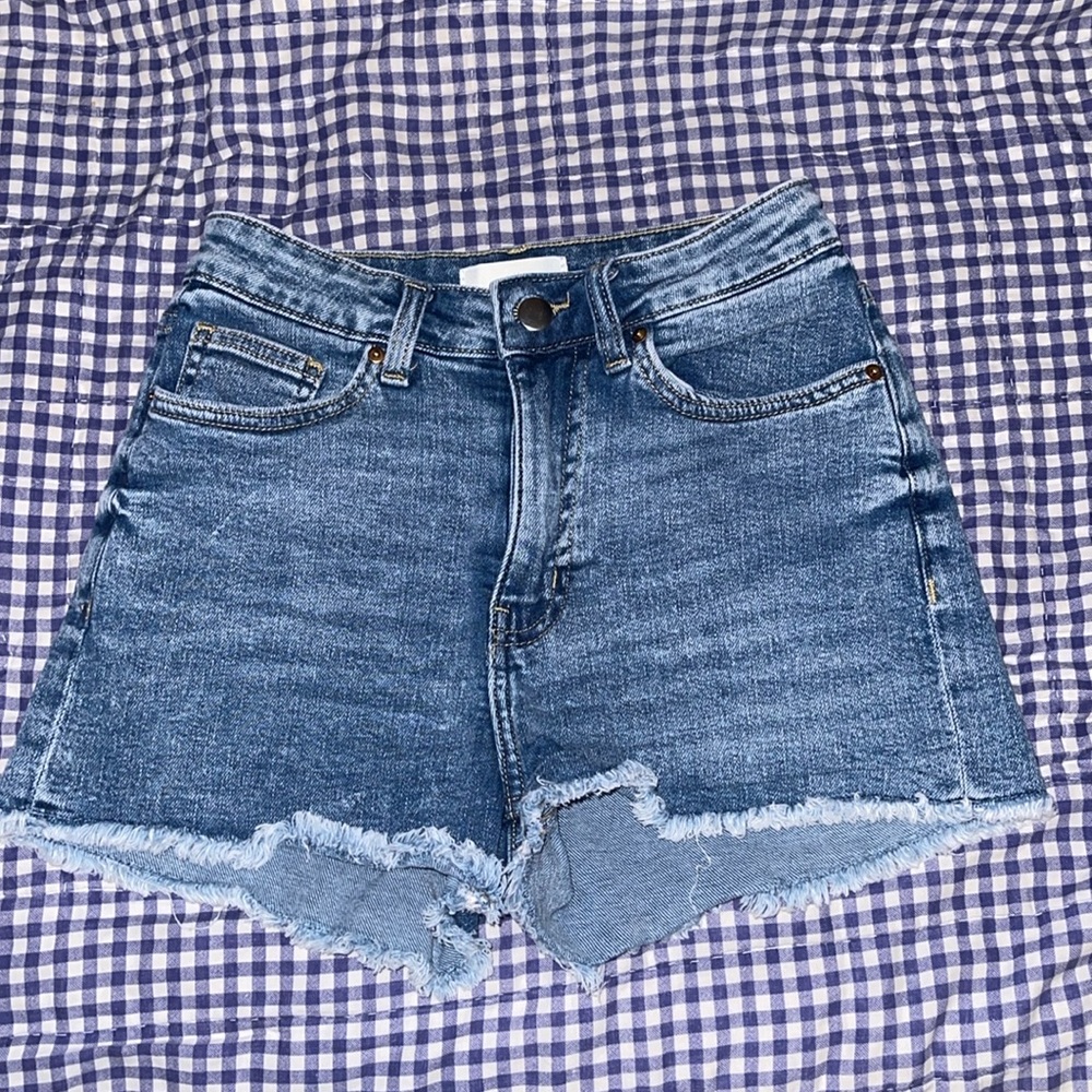 Cute Jean shorts size 2✨